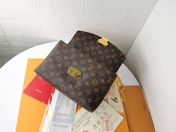 ルイヴィトンバッグ角部分ディテール